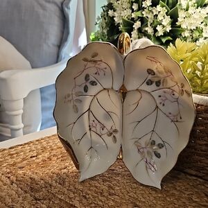 Elegant Leaf-Shaped Ceramic Dish